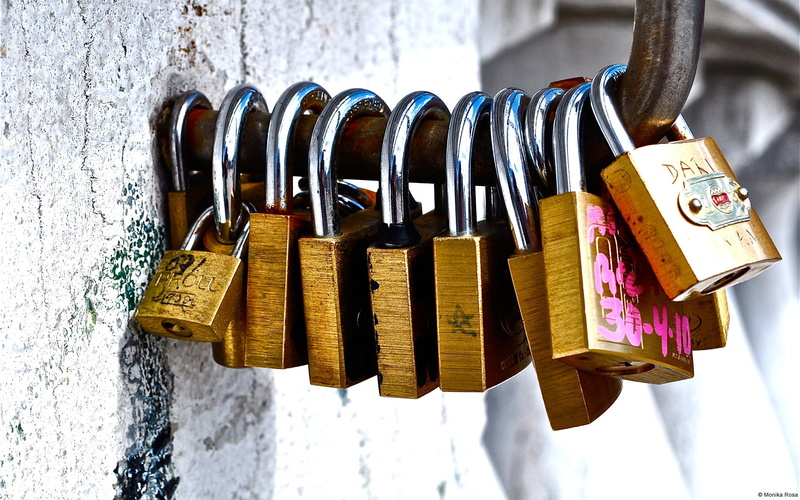 large group of objects, connection, still life, photo, day, hanging, padlock, cable, heart, hope - concept, metal, close-up, built structure, no people