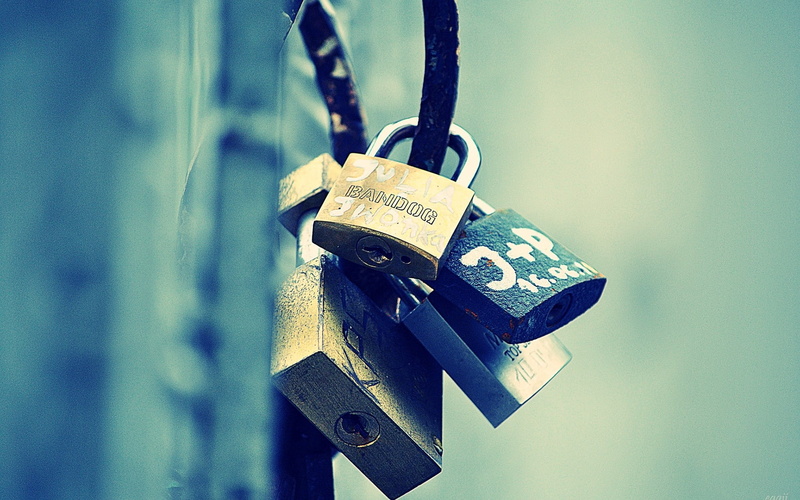 old, emotion, love, focus on foreground, metal, lock, no people, five, padlocks, memory, backgrounds, padlock, 1080P, day, security, selective focus, hanging