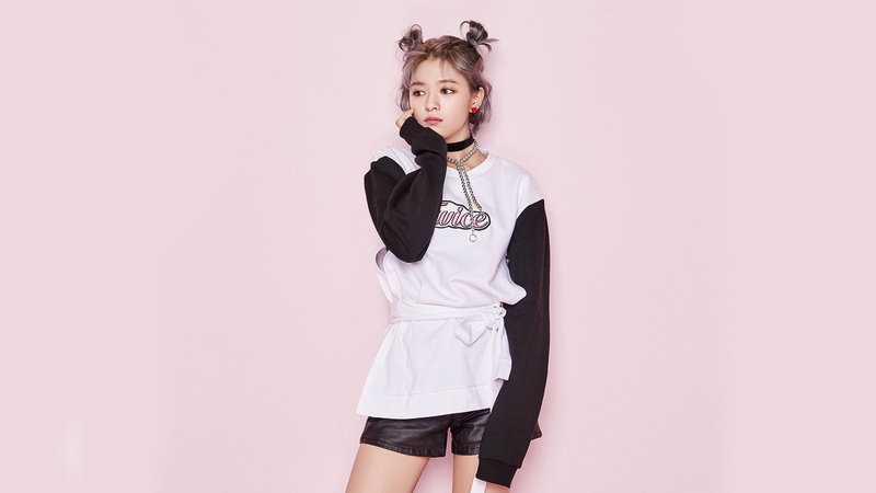 Shorts, 1080P, K-Pop, Singer, Twice (Band), Brown Eyes, Short Hair, Twice, Purple Hair, Korean, Woman, Band (Music)