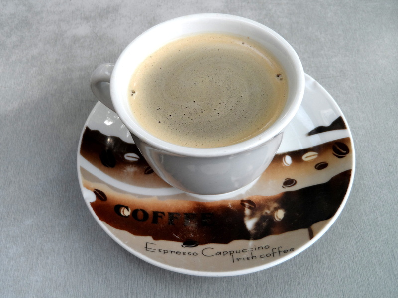 ocher, noble, exquisite, snack, italy, non-alcoholic beverage, eating utensil, jause, palate tickling, coffee break, aroma, delicate, saucer, caramel, porcelain
