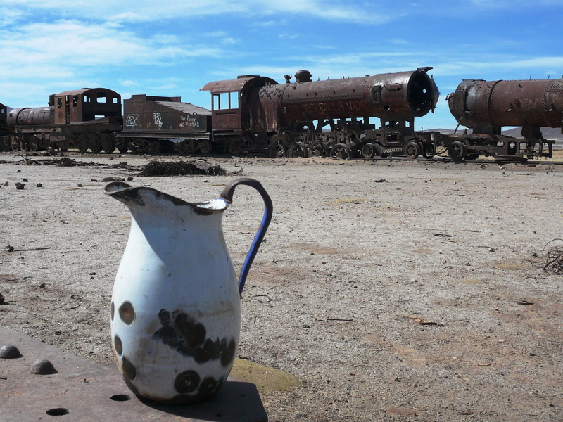 blue, bolivia, locomotive, building exterior, 2K, history, field, train, sky, metal, nature, pitcher, built structure, old, cloud - sky, land, romance