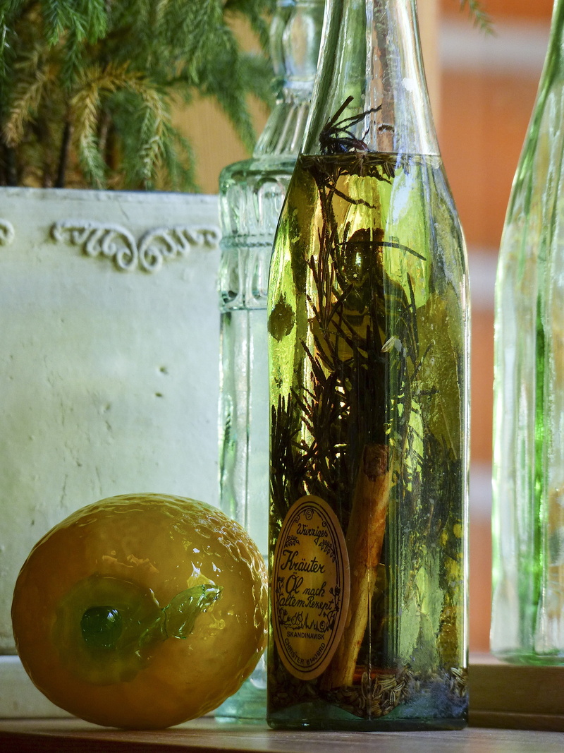 yellow, Decoration, glass, Spices, no people, refreshment, focus on foreground, Bottles, close-up, transparent, Food, food and drink, glass - material