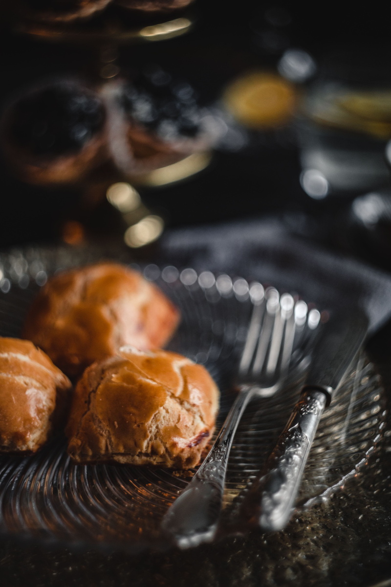 sweet food, gourmet, food and drink, 5K, buns, delicious, temptation, indoors, no People, table, ready-to-eat, selective focus, sweet, pastry, dessert