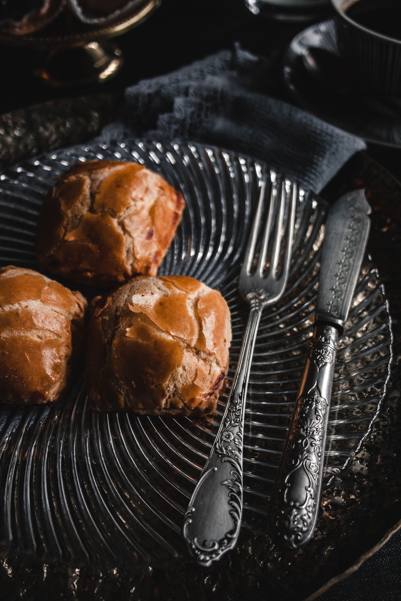 meal, freshness, indulgence, breakfast, eating utensil, baked pastry item, snack, close-up, meat, sweet, plate, french food, Sweet buns, cream cheese, cake