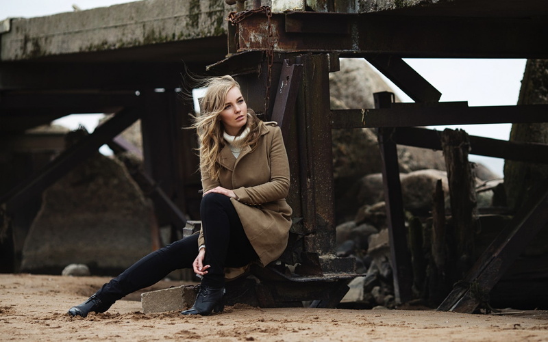 women, jeans, Blonde, model, Looking Away, 720P, Skinny Jeans, hair, sitting, Coats
