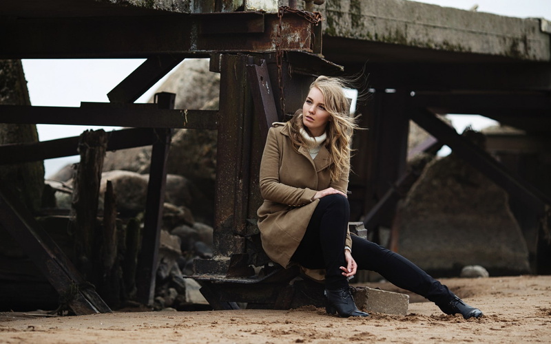 blonde, sitting, skinny jeans, hair, model, jeans, women, coats, 720P, looking away