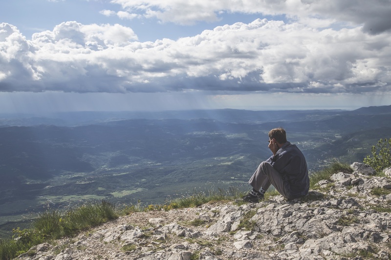 country, phone, cloud - sky, daytime, leisure activity, view, non-urban scene, sleeved, beauty in nature, mountain Peak, casual clothing, day, tranquility