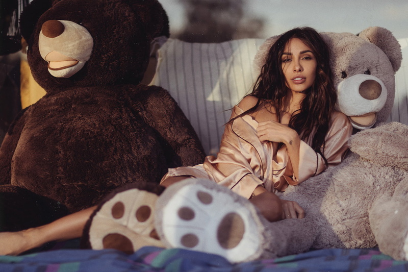 bathrobes, women, brunette, Michele Maturo, looking at viewer, in bed, no bra, juicy lips, lying on side, model, teddy bears, 720P