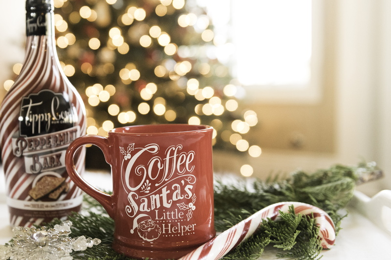 decoration, coffee, celebration event, new years eve, celebration, focus on foreground, event, ornate, no people, gift, 5K, nature, christmas, holiday - event