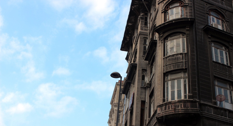 istanbul, building exterior, city, turkey, outdoors, travel, the past, architecture, day, cloud - sky, sky, no people, history, window, street light, 2K
