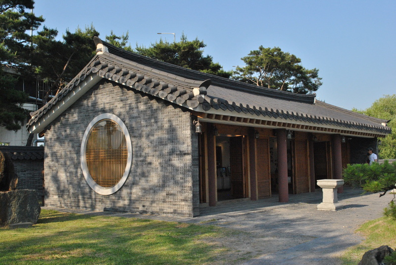 religion, building, place of worship, 4K, yangpyeong, architectural column, architecture, nature, plant, outdoors, the past, entrance, sky, korean, sunlight