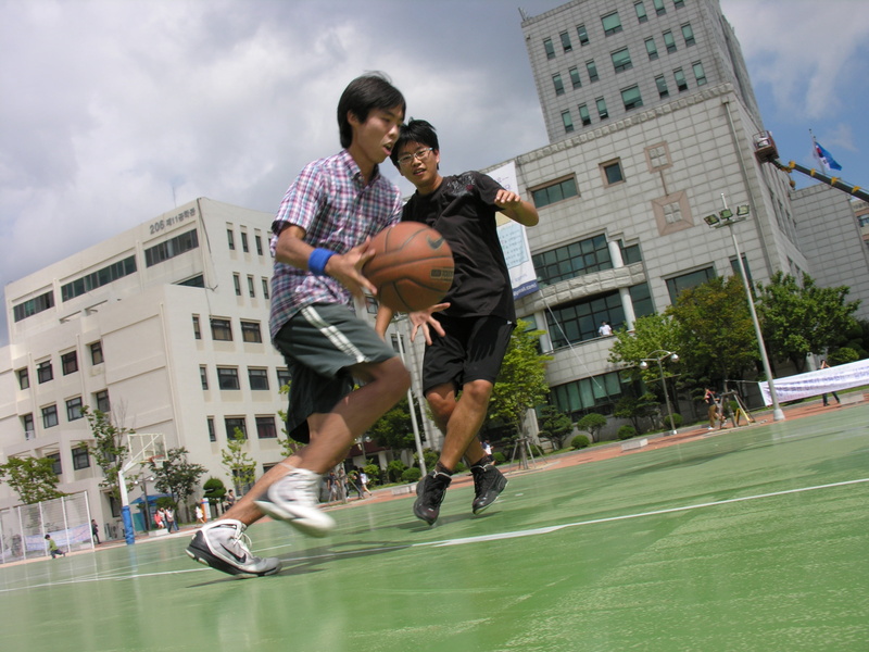 casual clothing, exercise, city, built structure, city life, healthy Lifestyle, athlete, young adult, great power, men, males, basketball courts, 2K, basketball