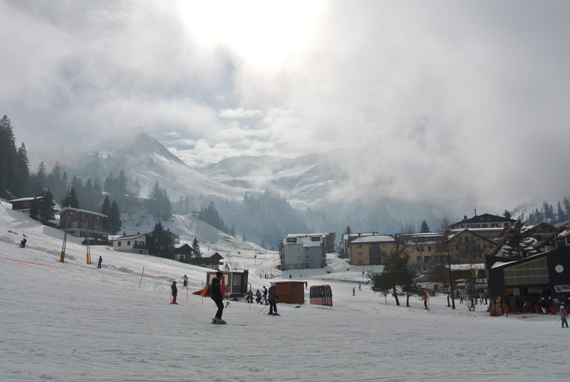 leisure, vacations, Schwyz, beauty in nature, Skiing, built structure, cold temperature, group of people, ski resort, nature, day, building exterior, weather