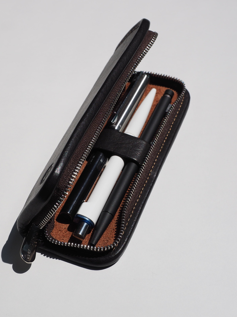 storage, man made, tool, pens, man made object, work tool, single object, pen writing-case, close-up, no people, zip, case, equipment, office accessories
