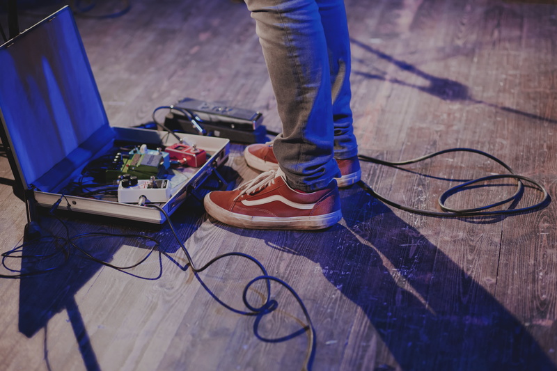 indoors, shoe, vans, wires, repairing, case, occupation, gray, adult, low section, front, human leg, men, day, stage, equipment, concert, cable, casual clothing