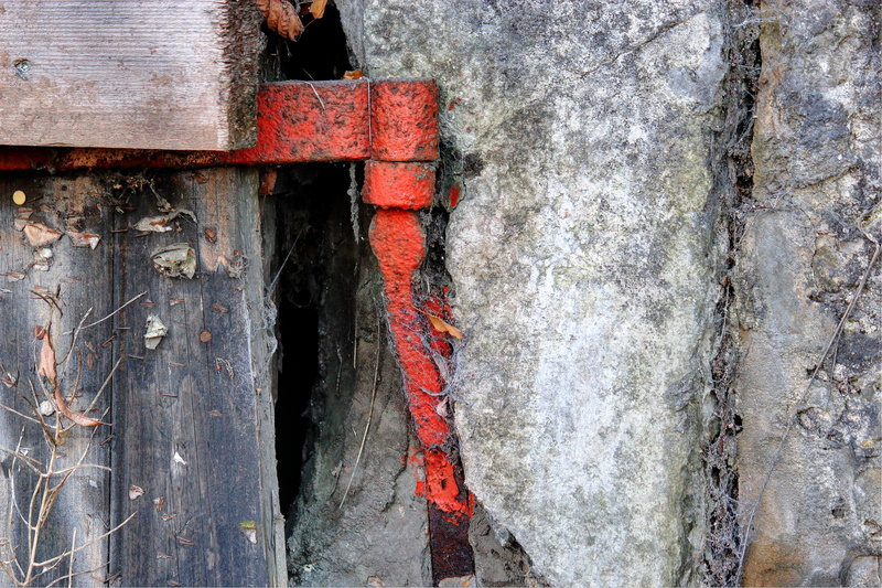 stainless, decline, damaged, metal, weathered, 5K, architecture, rough, rusted, outdoors, day, wood - material, hinge, iron, close-up, close, protection