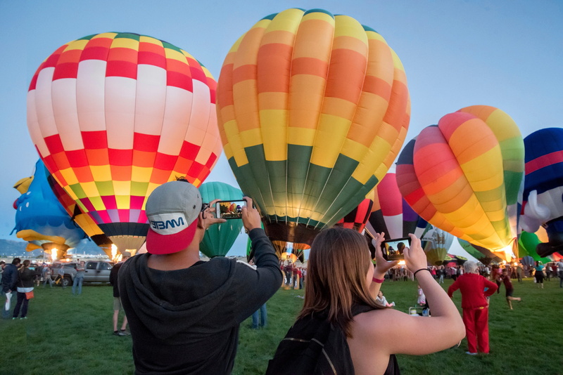 festival, hot air balloon, capture, positive emotion, people, playground, real people, group of people, leisure activity, ballooning festival, lifestyles