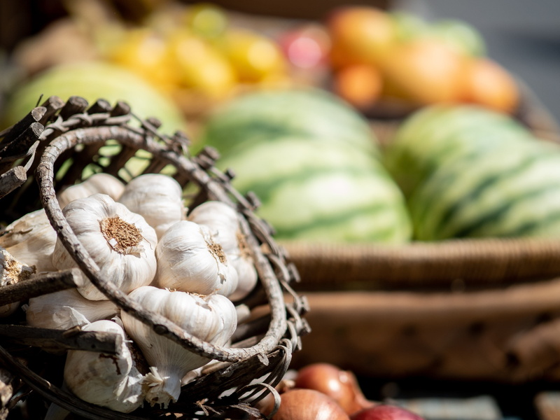 garlic, pepper, market stall, food, onion, raw food, snake, basket, large group of objects, watermelon, container, no people, still life, choice, reptile