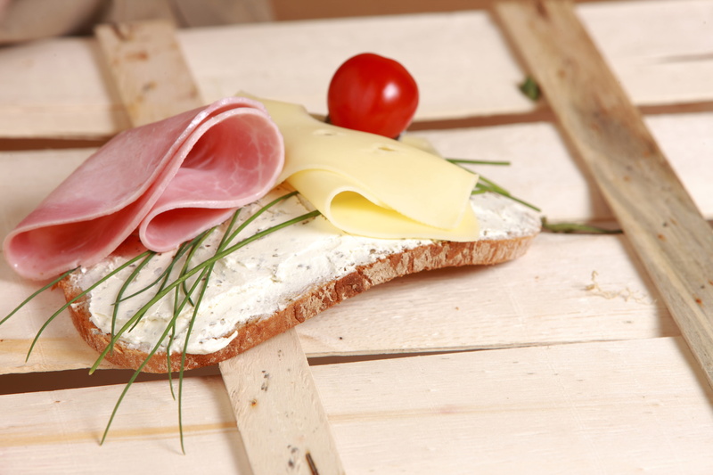 food and drink, breakfast, nutrition, vegetable, tomato, bread, remove, slice, 5K, eat, radishes, healthy, box, cutting board, wood - material, wellbeing