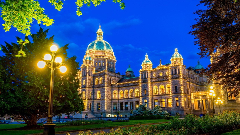 built structure, sky, evening, travel, tourism, street light, victoria, outdoors, british columbia legislature, tree, government, the past, building, dusk