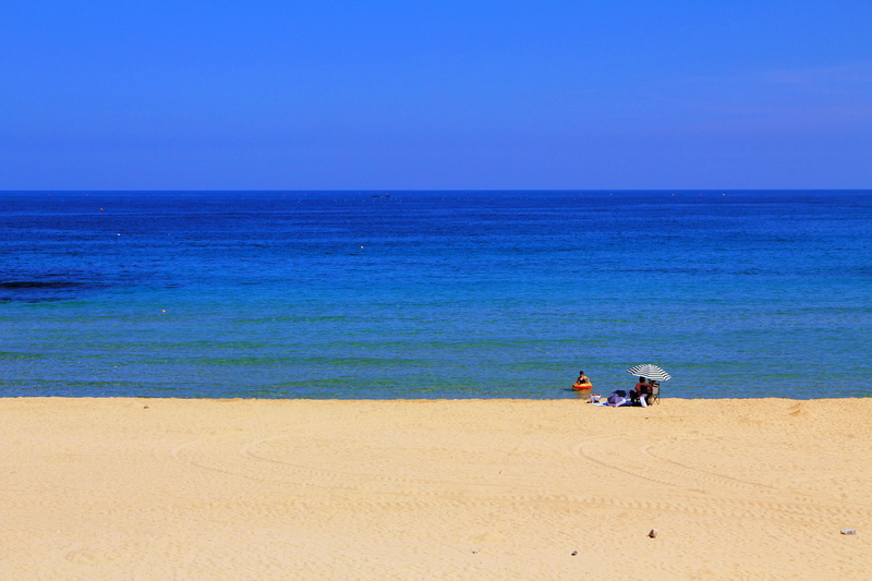 skyline, beige, real people, people, clear, sandy, water, nature, clear sky, 5K, beauty in nature, tranquility, horizon over water, blue, sand, tranquil scene