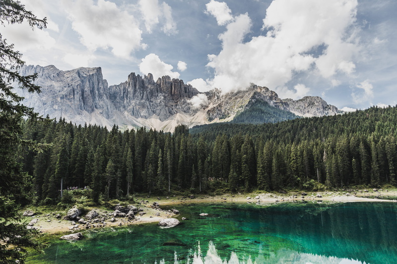 destination, tranquility, cloud - sky, body, sky, 5K, nature, coniferous tree, tree, pine, tranquil scene, beauty in nature, wanderlust, forest, mountain