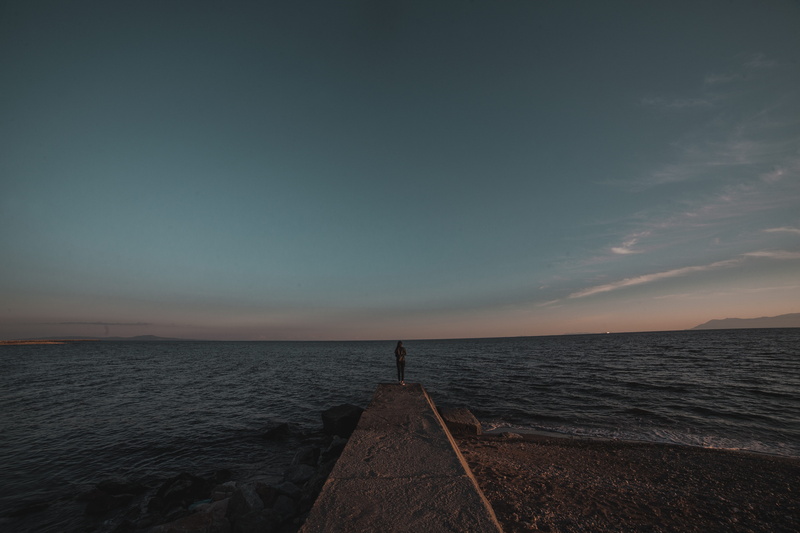 solitude, dusk, nature, non-urban scene, dock, standing, tranquil scene, horizon, leisure activity, 5K, lake, ocean, sea, real people, endless, person