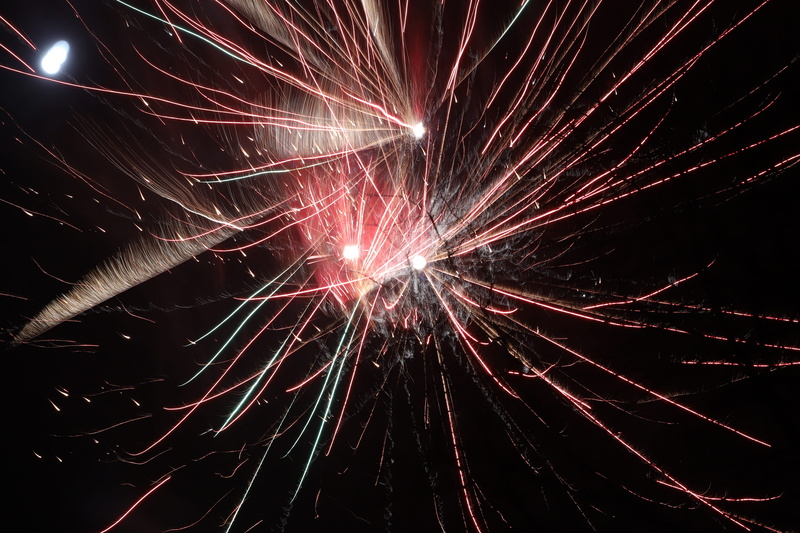 exploding, low angle view, sparks, explosive, black and white, arts culture and entertainment, black background, sky, lijnenspel, backgrounds, structure