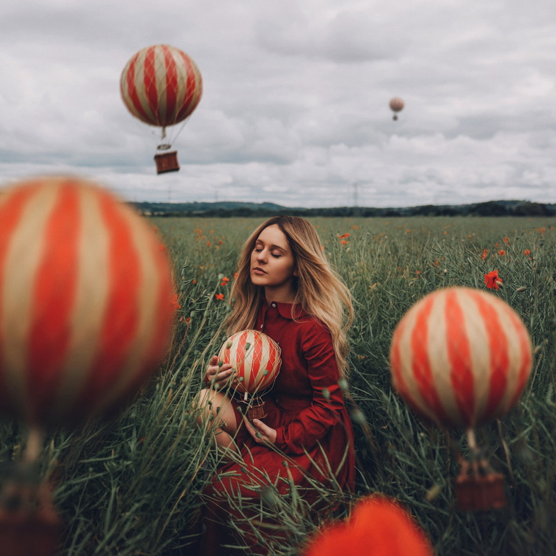 Georgia Rose Hardy, balloons, 1080P, field, Bird Man, girl, The daydreamer, closed eyes, mood