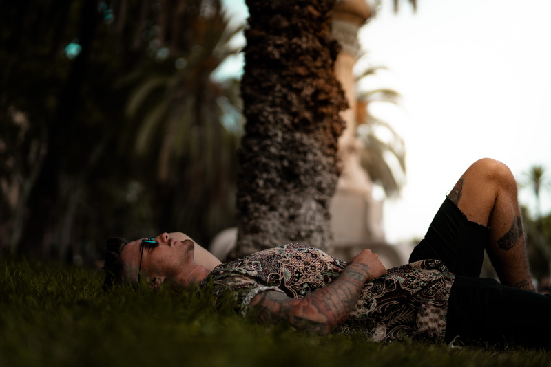 tired, lying Down, women, leisure Activity, man, real People, sitting, looking up, females, outdoors, lifestyles, sunglasses, love, beauty, grass, one Person