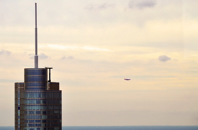 tower, modern building, urban Skyline, 2K, near, waterfront, landing, animals in the wild, building, chicago, building exterior, animal wildlife, top