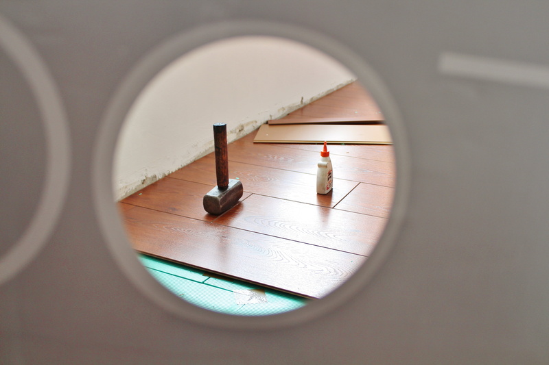 renovation, 5K, close-up, laminate, hammer, selective focus, wood - material, focus on background, hole, day, shape, boards, cardboard, glasses, glass - material