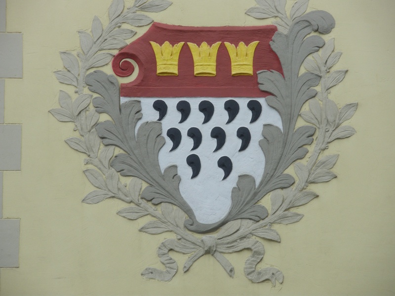 representation, textile, indoors, 2K, hauswand, heart shape, built structure, floral pattern, creativity, cologne, coat of arms, design, no people, human representation