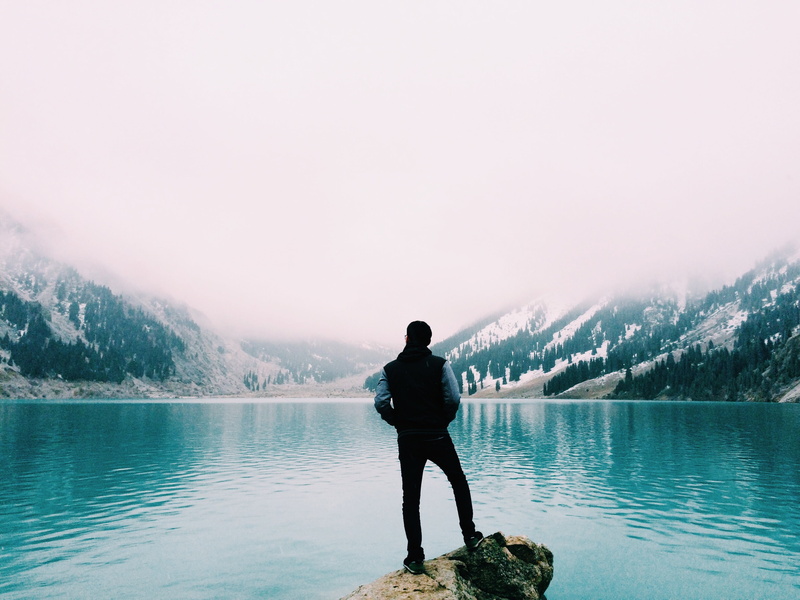 adults only, holiday, view, one person, fog, tranquility, outdoors, 2K, standing, idyllic, mountain range, mid adult, mountain lake, lifestyles, lake