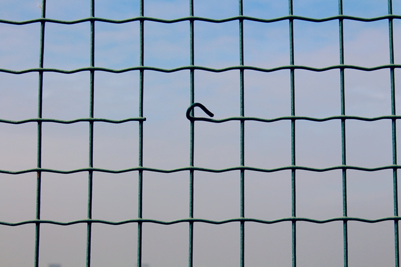 fences, safety, sport, no people, pattern, sky, barrier, 2K, boundary, wire, full frame, day, protection, brocken, green color, security, nature, fence