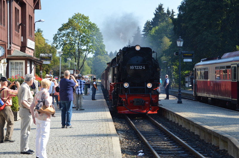 drei annen hohne, mode of transport, train - vehicle, commuter, railroad track, city, mode of transportation, steam locomotive, railway station, passenger