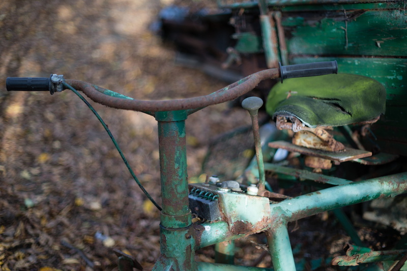 bike, corroded, transportation, motorcycle, 5K, tree, metal, focus on foreground, motorbike, vintage, outdoors, close-up, food, worn, nostalgia, obsolete