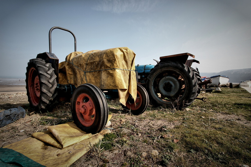 tractor, run-down, industrial, agriculture, corroded, vintage, abandoned, rusty, deterioration, decline, tire, sky, machinery, damaged, obsolete, land