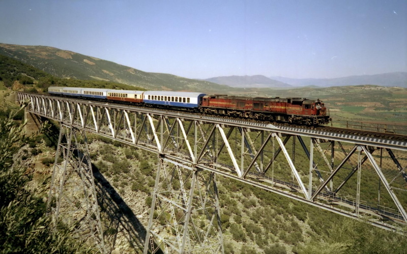 gorge, 1080P, train, bridge, workhorse, nature and landscapes, dirty, tall