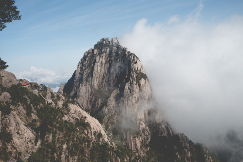 high, fog, mountain, 5K, formation, clouds, outdoors, tree, beauty in nature, mountain peak, china, rock, huangshan, tranquility, day, no people, non-urban scene