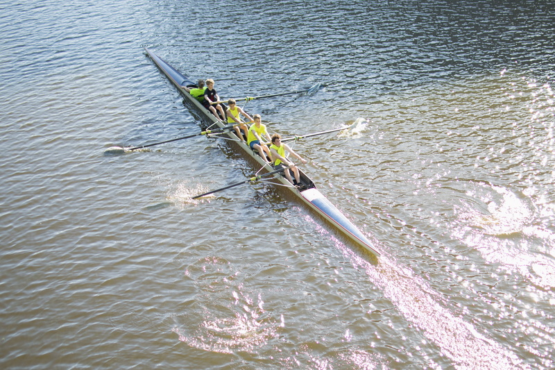 lake, water, yellow, rowing, adult, milwaukee, rowboat, teamwork, highliter, kayak, mode of transportation, strength, sport rowing, motion, splash, transportation