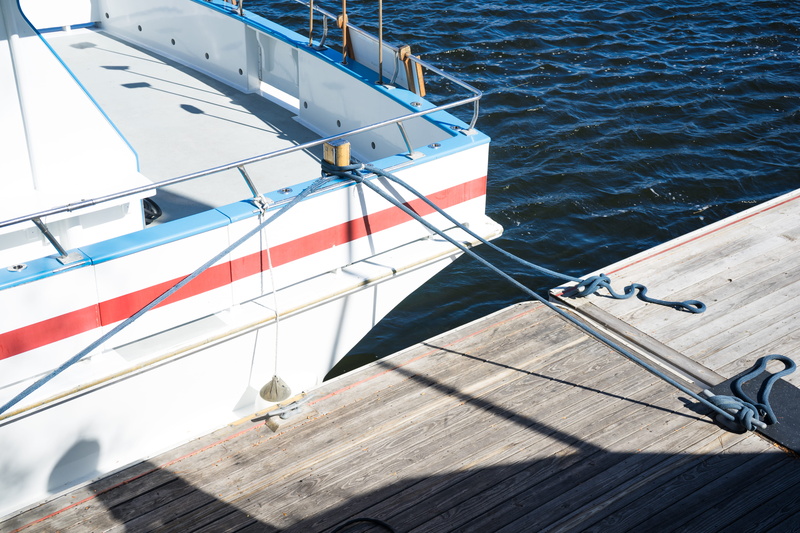 seascape, sunlight, no people, seashore, deck, nature, yacht, transportation, sony a7, ocean, flag, simple, white color, nature, boat, rope