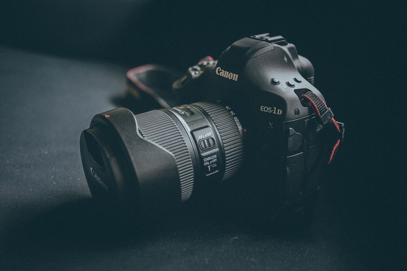 gear, len, indoors, single object, photography themes, camera, selective, retro styled, still life, black, focus, nostalgia, activity, camera - photographic equipment