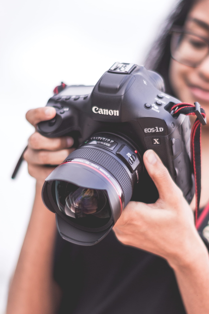 shallow, focus on foreground, maldives, camera, digital single-lens reflex camera, men, photography themes, lens, 2K, real people, eos, occupation, lifestyles