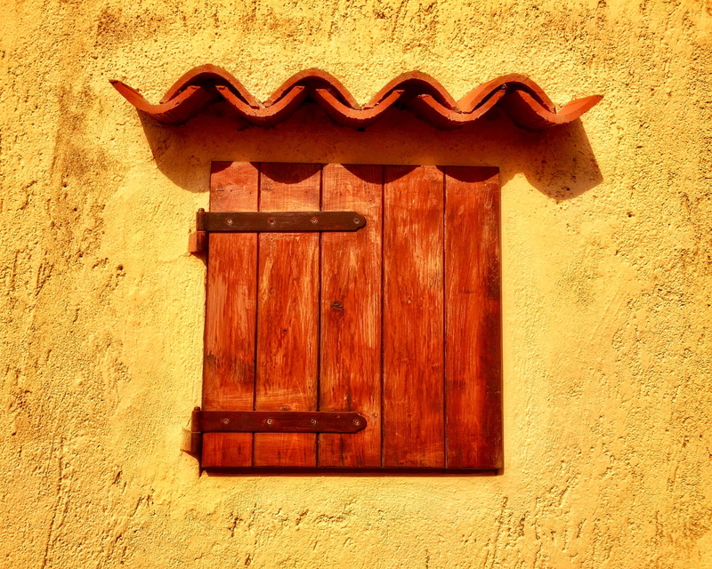 day, door, safety, outdoor, brick, tile roof, building exterior, entrance, via la galatea, wall - building feature, closed, outdoors, animal, gecko, italy