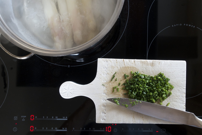 healthy eating, cooking, cut, home, vegetable, no people, ceramic hob, chives, domestic kitchen, cooking pot, food, healthy, still life, pot, close-up