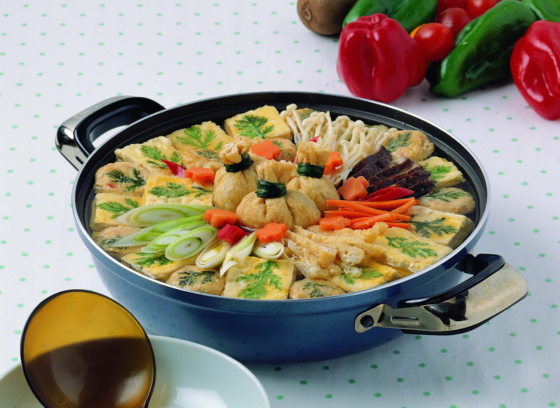 eating, 2K, gourmet, noodles, close-up, vegetarian Food, seafood, heat - Temperature, pasta, dinner, red, restaurant, refreshment, slow, cultures, crockery