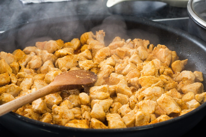 meat, kitchen utensil, no People, wooden spoon, Chicken, Lunch, indoors, cooking Pan, ready-to-eat, preparation, kitchen, 5K, cooking, fried chicken, food