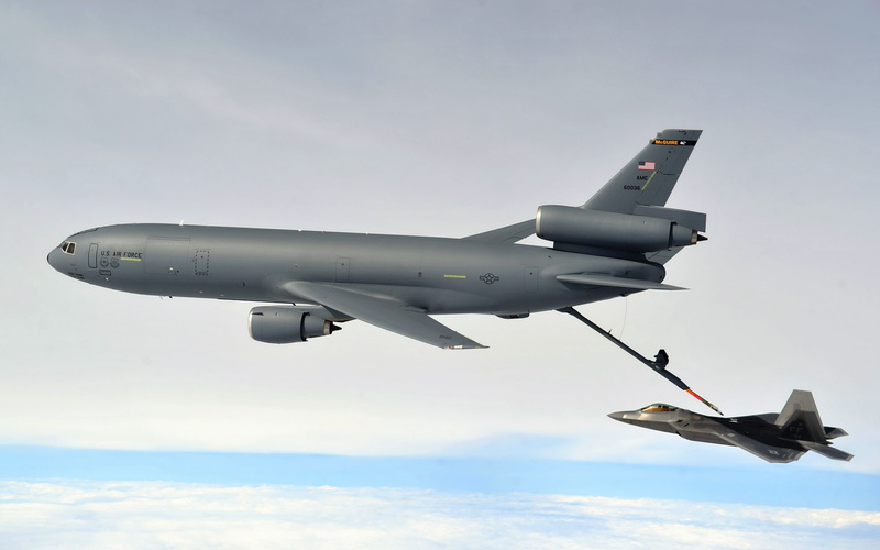 A KC-10, F-22 Raptor, weapons, aircraft, 2K