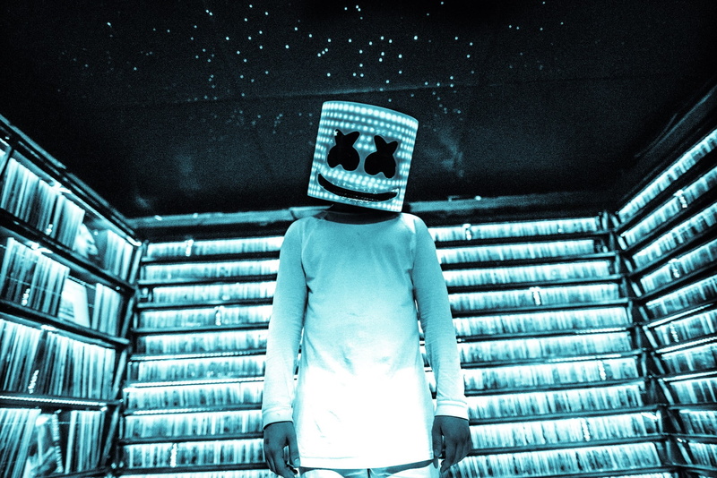 clothing, music, architecture, looking at camera, indoors, waist up, marshmello, dj, one person, real people, casual clothing, night, 1080P, singer, childhood